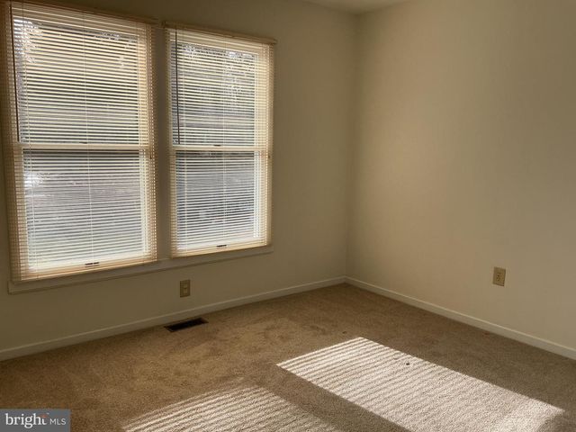 1006 LAKEVIEW PKWY, Locust Grove, VA 22508