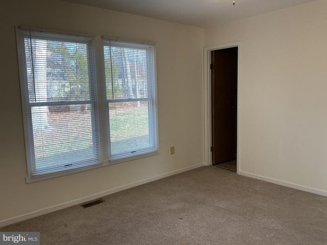 1006 LAKEVIEW PKWY, Locust Grove, VA 22508