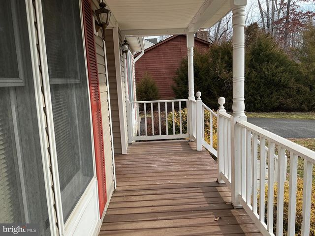 1006 LAKEVIEW PKWY, Locust Grove, VA 22508