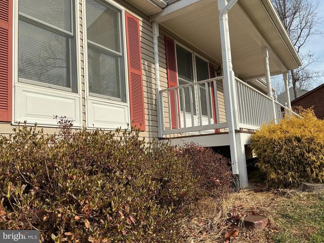 1006 LAKEVIEW PKWY, Locust Grove, VA 22508