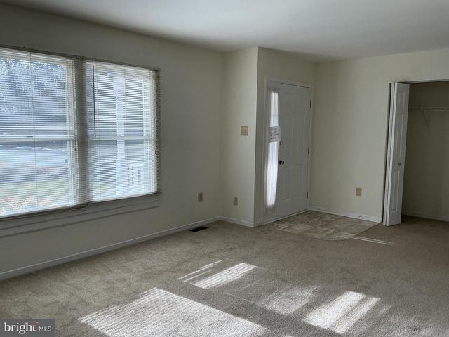1006 LAKEVIEW PKWY, Locust Grove, VA 22508