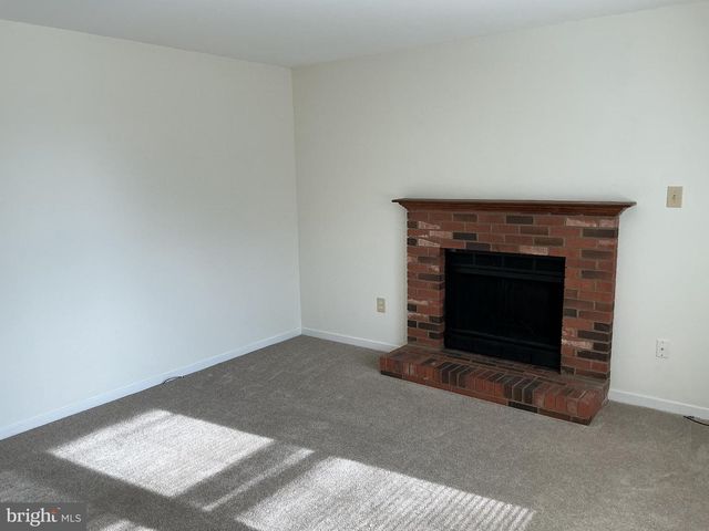 1006 LAKEVIEW PKWY, Locust Grove, VA 22508