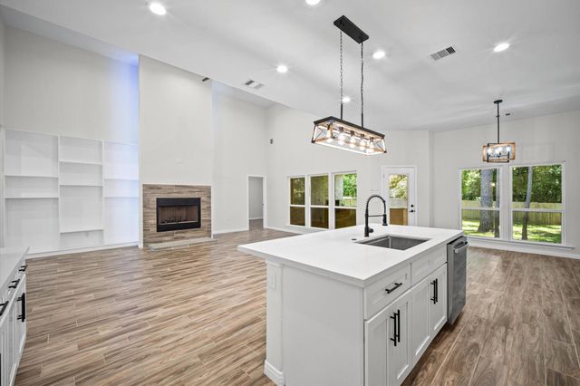 4783 W Fork Boulevard, Conroe, TX 77304