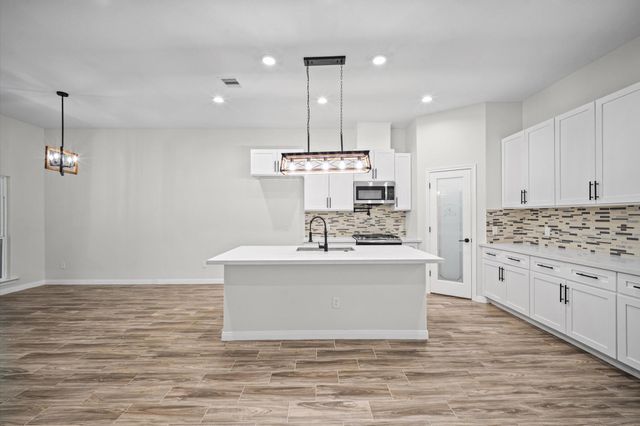 4783 W Fork Boulevard, Conroe, TX 77304