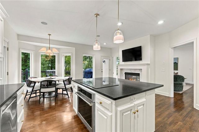 12521 Grand Avenue, Kansas City, MO 64145