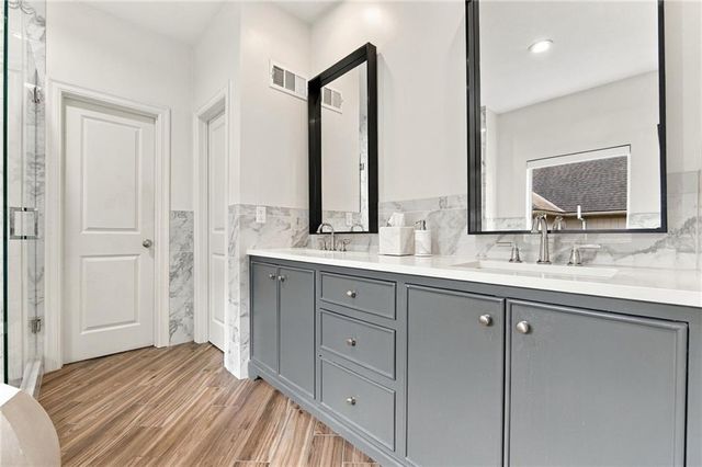 12521 Grand Avenue, Kansas City, MO 64145
