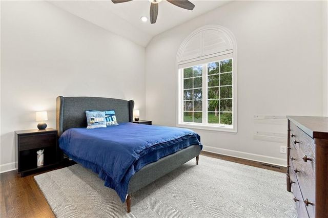 12521 Grand Avenue, Kansas City, MO 64145