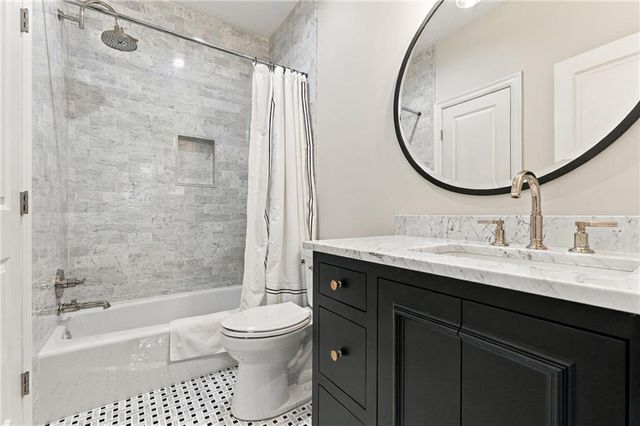 12521 Grand Avenue, Kansas City, MO 64145