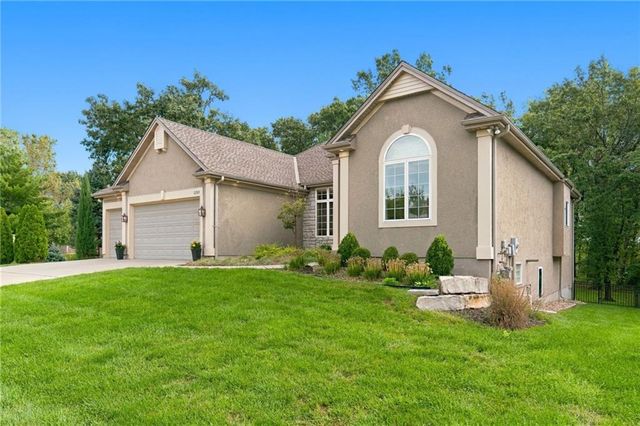 12521 Grand Avenue, Kansas City, MO 64145