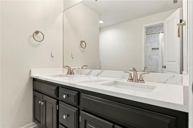 12521 Grand Avenue, Kansas City, MO 64145