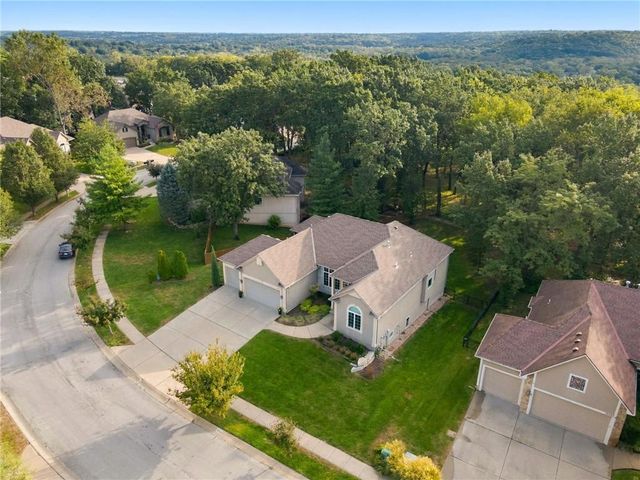 12521 Grand Avenue, Kansas City, MO 64145