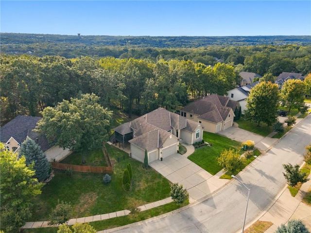 12521 Grand Avenue, Kansas City, MO 64145