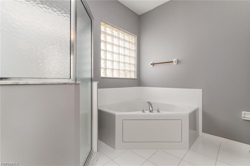 Image 10 of property listing at 2684 Sunset Lake DR, Cape Coral, FL 33909