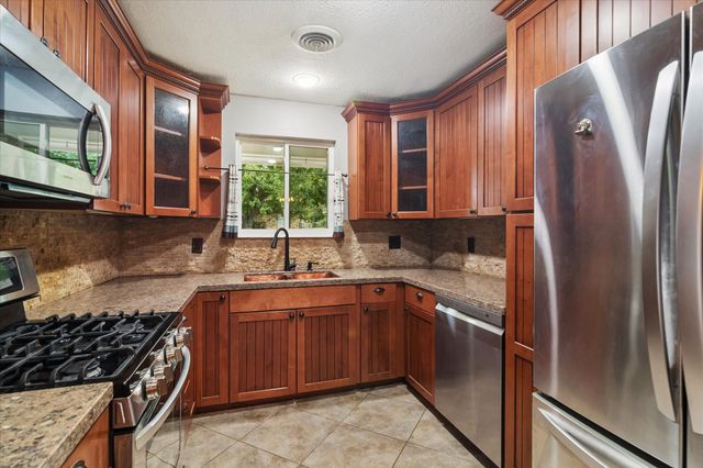 1109 S Valentine Drive, Sherman, TX 75090