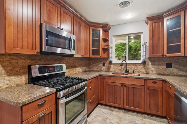 1109 S Valentine Drive, Sherman, TX 75090