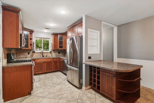1109 S Valentine Drive, Sherman, TX 75090