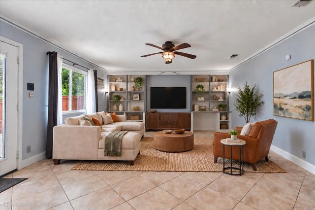 1109 S Valentine Drive, Sherman, TX 75090