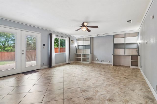 1109 S Valentine Drive, Sherman, TX 75090