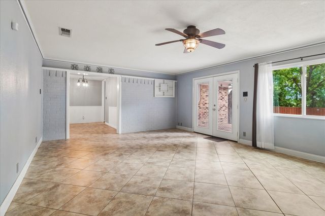 1109 S Valentine Drive, Sherman, TX 75090