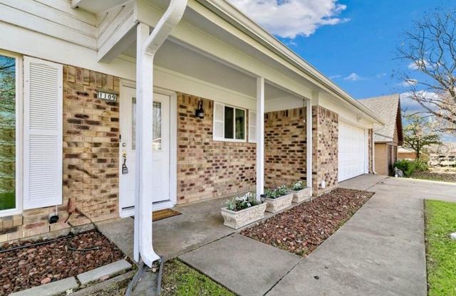 1109 S Valentine Drive, Sherman, TX 75090