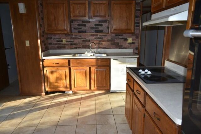 141 CR 313, Fayette, MO 65248