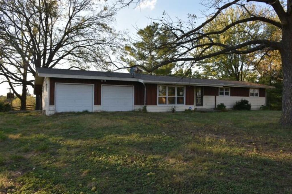 141 CR 313, Fayette, MO 65248