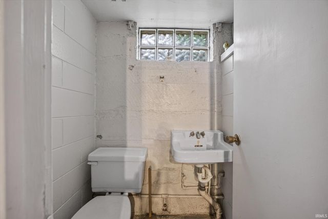 1009 N Woodburn Avenue, Bloomington, IN 47404