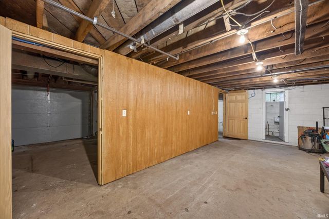 1009 N Woodburn Avenue, Bloomington, IN 47404