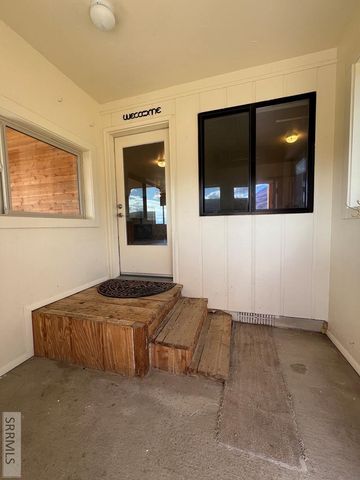 22 Sunflower Road, Salmon, ID 83467