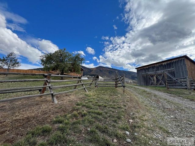 22 Sunflower Road, Salmon, ID 83467