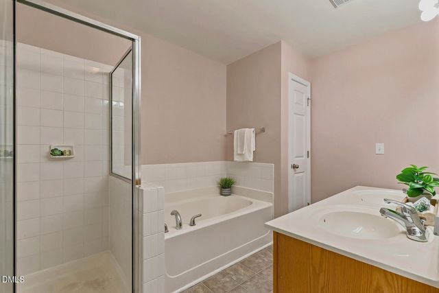 8620 Neuse Club Lane 107, Raleigh, NC 27616