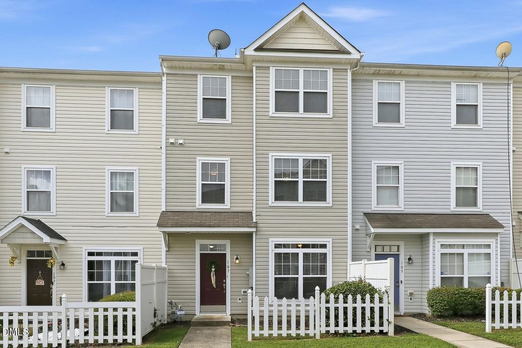 8620 Neuse Club Lane 107, Raleigh, NC 27616