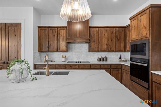 11144 Golden Eagle Avenue, Salado, TX 76571