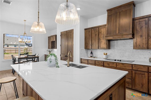 11144 Golden Eagle Avenue, Salado, TX 76571