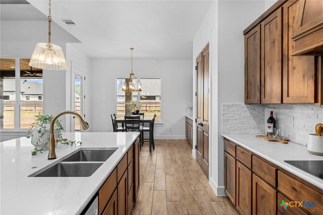 11144 Golden Eagle Avenue, Salado, TX 76571