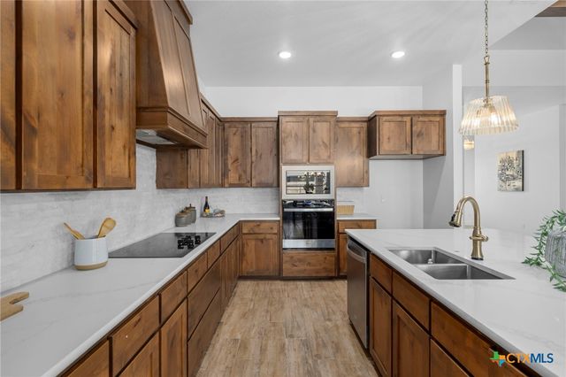 11144 Golden Eagle Avenue, Salado, TX 76571