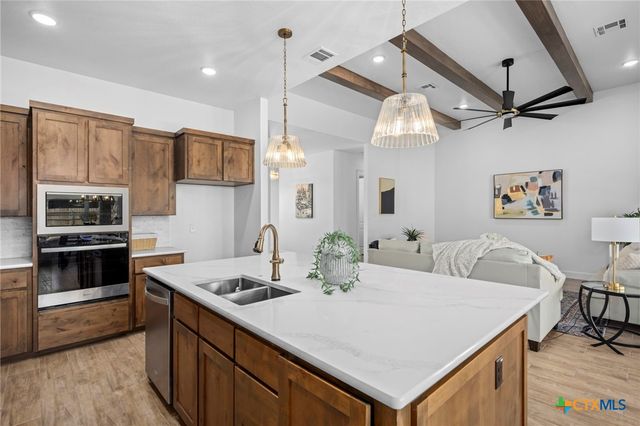 11144 Golden Eagle Avenue, Salado, TX 76571