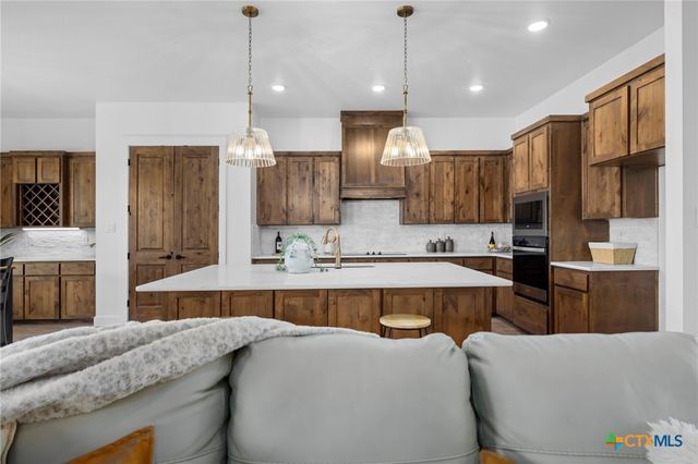 11144 Golden Eagle Avenue, Salado, TX 76571
