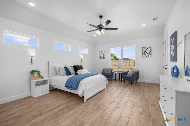 11144 Golden Eagle Avenue, Salado, TX 76571