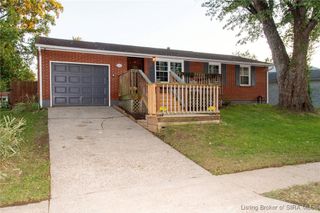 216 Riverwood Drive, Jeffersonville, IN 47130