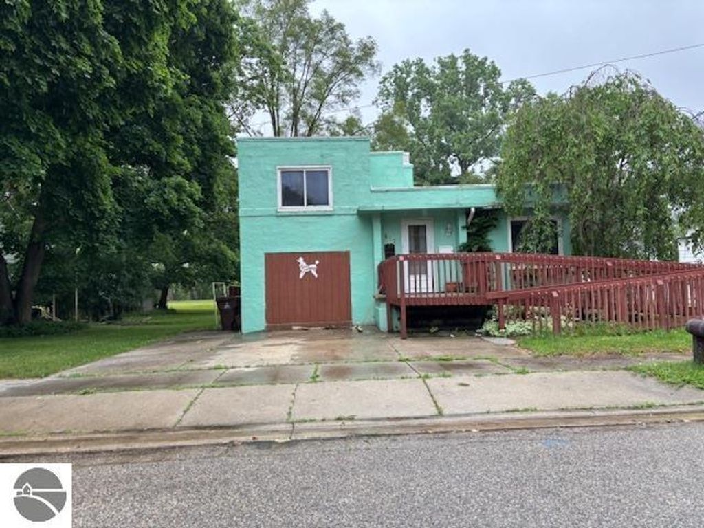Image 1 of property listing at 612 Liberty Street, Alma, MI 48801