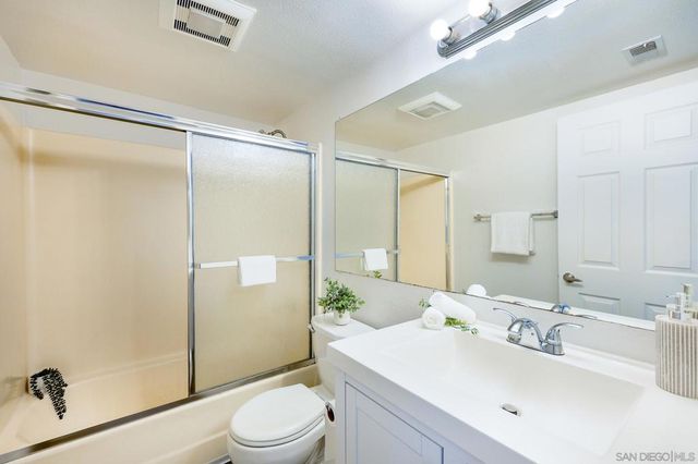 440 Citracado Parkway 5, Escondido, CA 92025