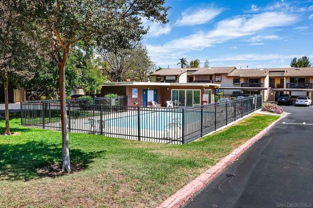 440 Citracado Parkway 5, Escondido, CA 92025