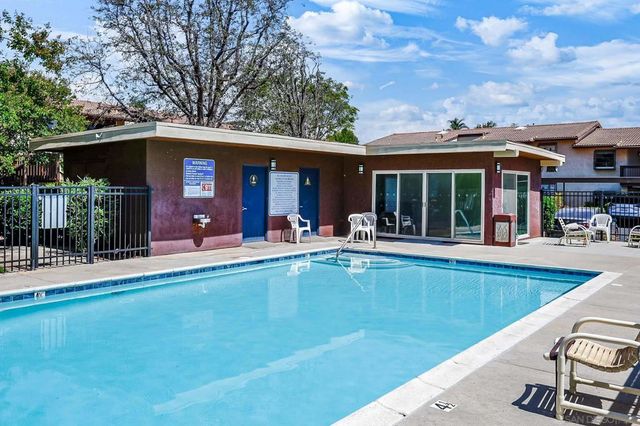 440 Citracado Parkway 5, Escondido, CA 92025