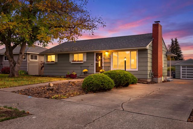 2211 W Walton Ave, Spokane, WA 99205 property photo
