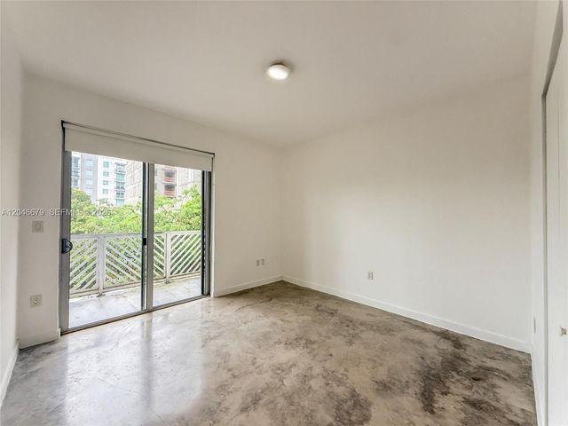 761 NW 1st St 302, Miami, FL 33128