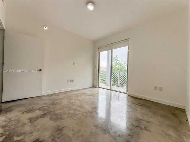 761 NW 1st St 302, Miami, FL 33128