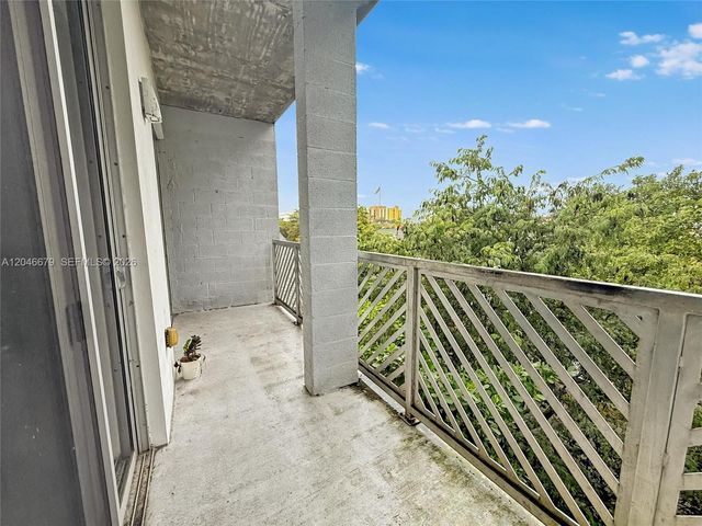 761 NW 1st St 302, Miami, FL 33128