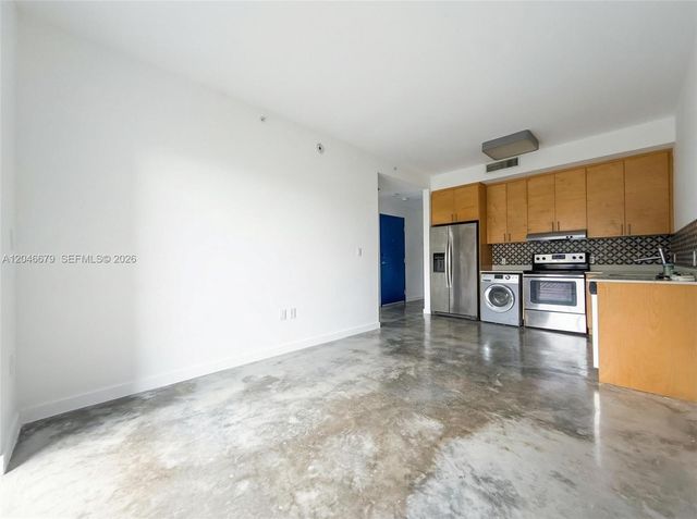 761 NW 1st St 302, Miami, FL 33128