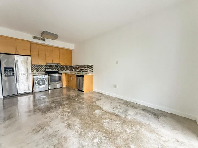 761 NW 1st St 302, Miami, FL 33128